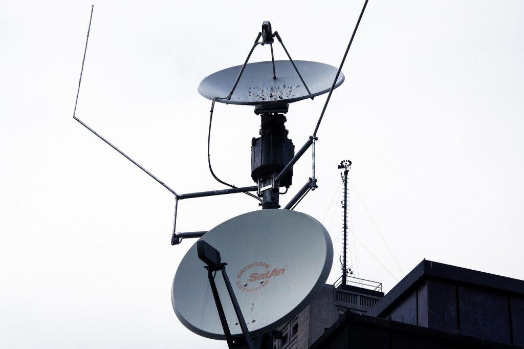 parabolic antennas, reception, satellite broadcasting-195128.jpg